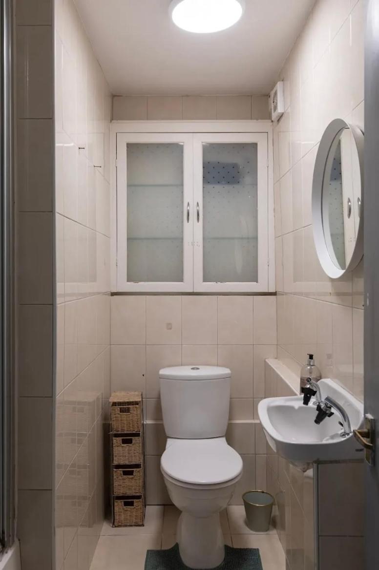 Gazde/Camere de închiriat A Very Large Modern Which Take Up To 4 Guest Londra